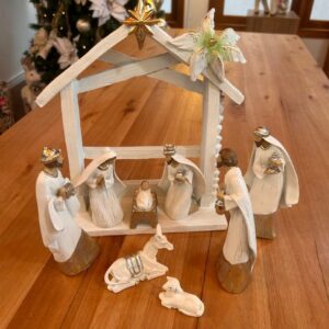 Presépio em resina branco e dourado 31cm 9 peças