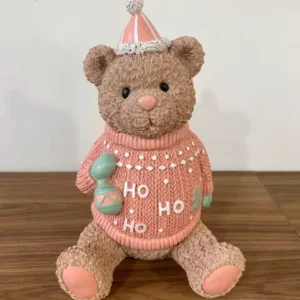 Urso sentado em resina roupa rosa tricô