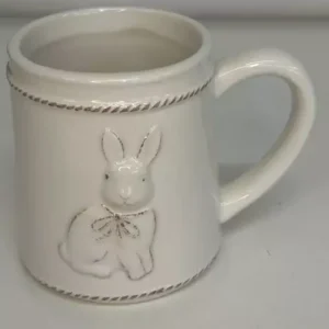 Caneca porcelana branca com relevo 15cm