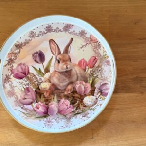 Bandeja coelho com flores lilás 4x35x35cm
