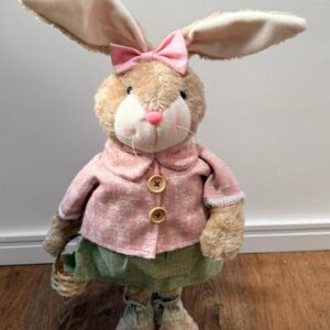Coelha roupa verde e rosa retrátil 81cm